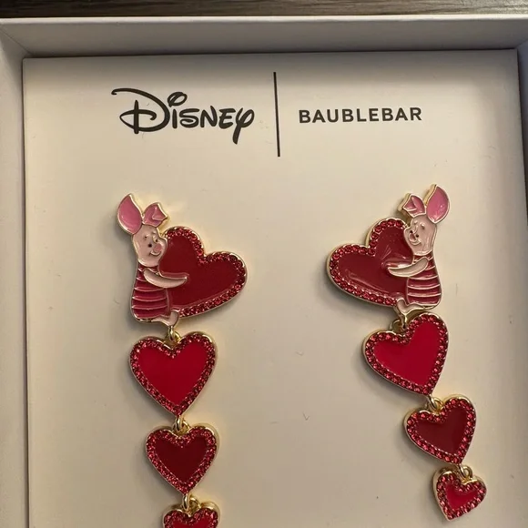 NEW Disney BaubleBar Piglet heart earrings - Picture 2 of 2